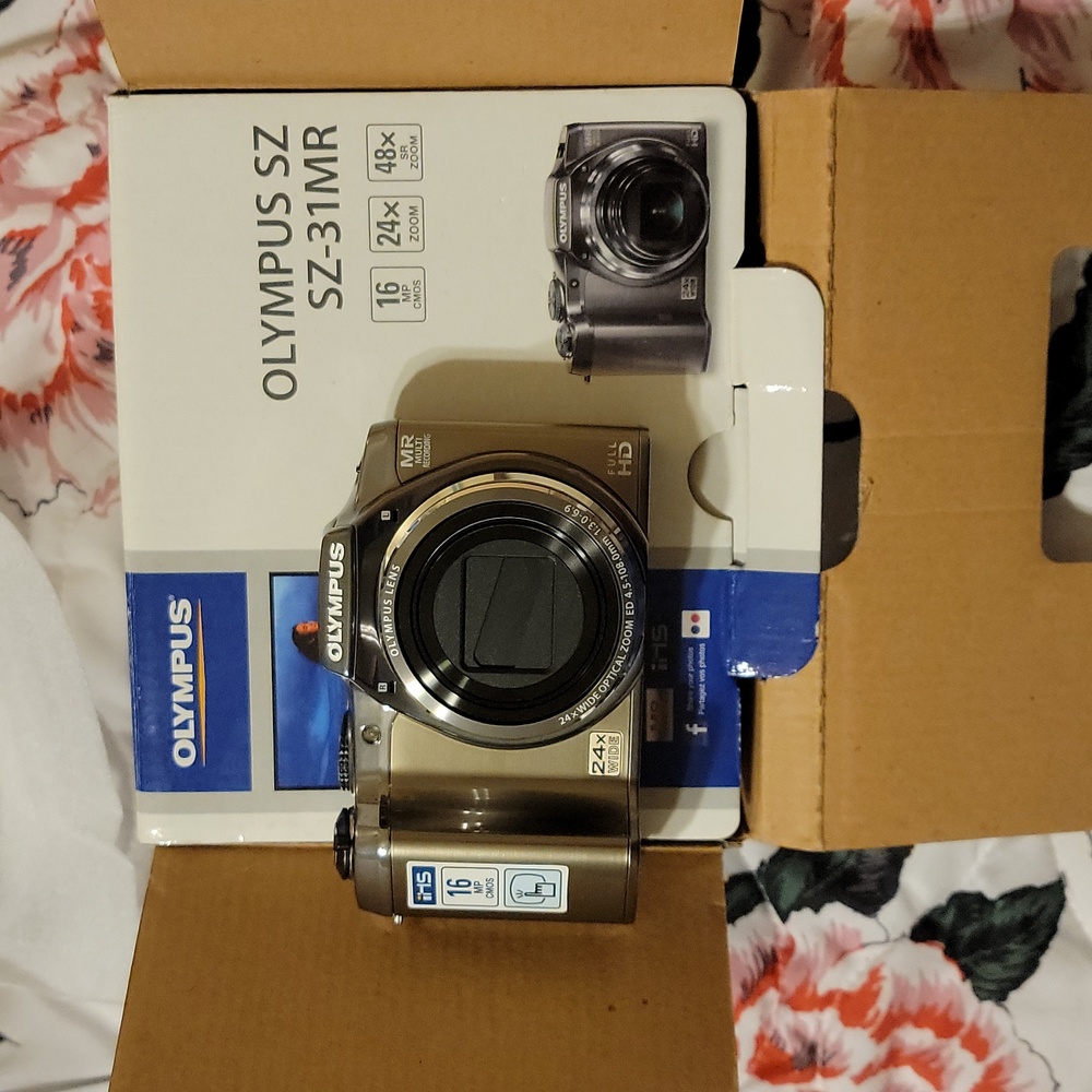 Olympus SZ-31 MR digital camera